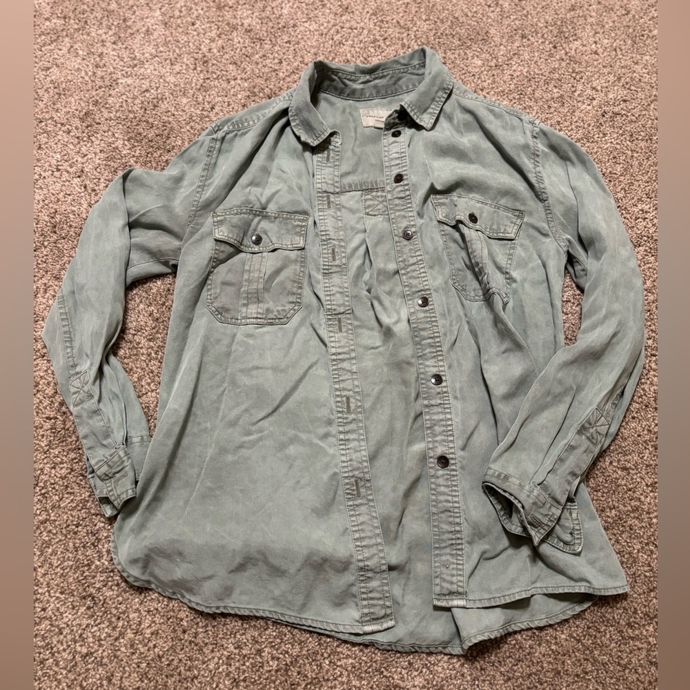 American Eagle button up